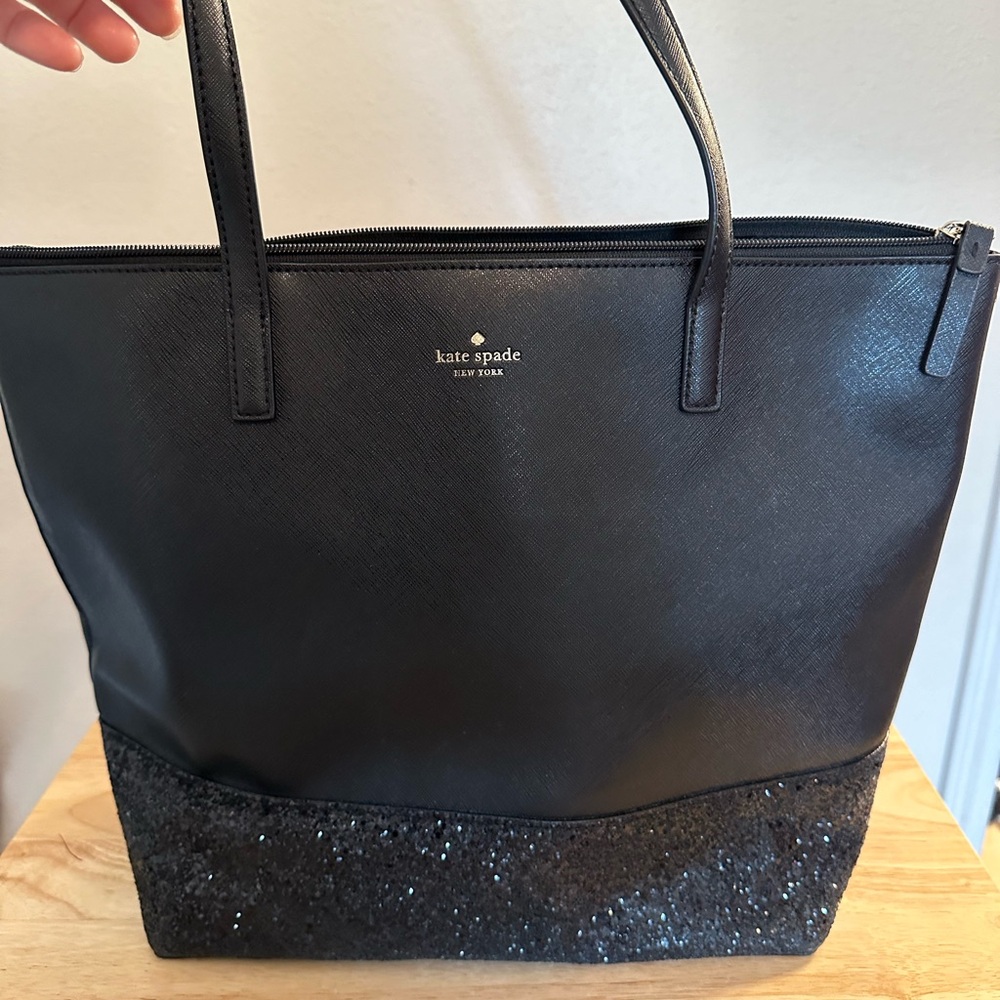 Bolsa KATE SPADE nuevecita color negro con brillitos
